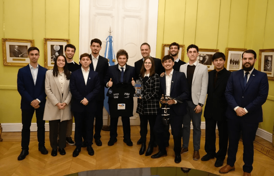 Milei recibió a los estudiantes argentinos que ganaron el “Mundial de Ciencia” de la&nbsp;NASA