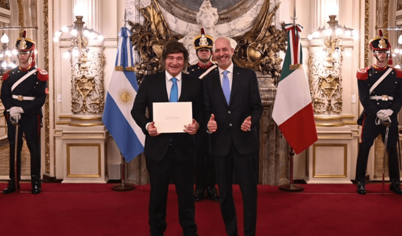 El nuevo embajador de Italia entregó sus cartas credenciales a&nbsp;Milei