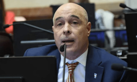 Abdala afirmó que insistirán en modificar las licencias por&nbsp;enfermedad