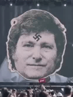 Lollapalooza Chile presento una imagen de Milei con una esvástica