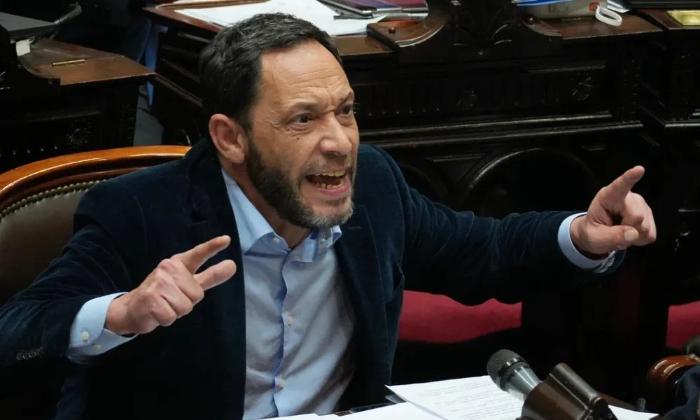 Ferraro criticó al vocero por sus declaraciones sobre la soberanía argentina