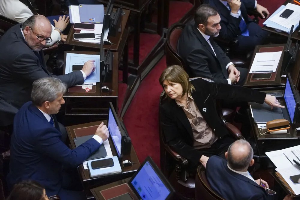El Gobierno acelera la reforma electoral y negocia los votos que todavía no&nbsp;tiene